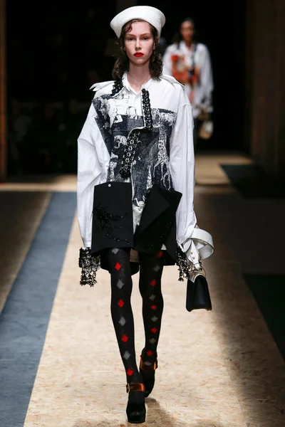 Look 50